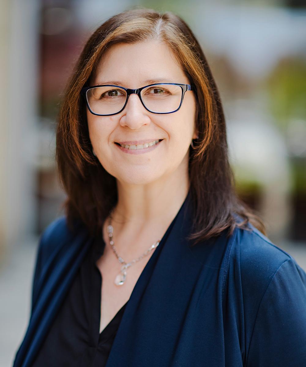 Teresa Schnurr headshot